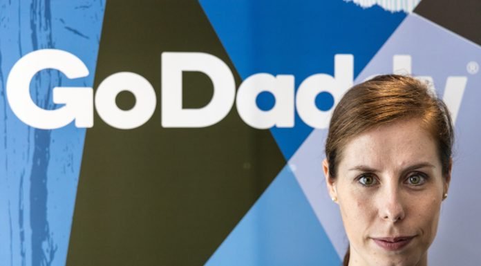 GoDaddy ve Barış Arduç küçük İşletmeler ve Girişimcilerin Online Olmasına Yardım Etmek İçin Güçlerini Birleştirdi GoDaddy ve Barış Arduç küçük İşletmeler ve Girişimcilerin Online Olmasına Yardım Etmek İçin Güçlerini Birleştirdi