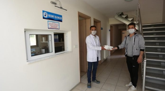 PAÜ Bünyesinde Üretilen Medikal Maskeler PAÜ Personeline Dağıtıldı PAÜ Bünyesinde Üretilen Medikal Maskeler PAÜ Personeline Dağıtıldı