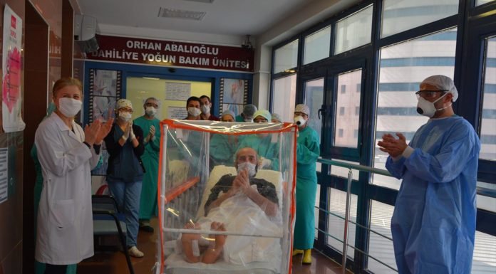 Yoğun Bakımdan Alkışlarla Uğurlandılar Yoğun Bakımdan Alkışlarla Uğurlandılar