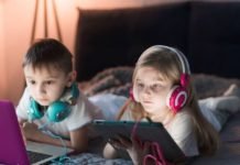 Yoğun Dijital Cihaz Kullanımı Çocukların Göz Sağlıgını Tehdit Ediyor cocuklar_dijital_kullanim-