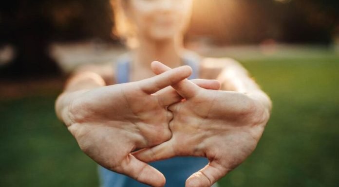 Parmaklarınızı Çıtlattığınızda Neler Oluyor? Parmaklarinizi citlattigınizda Neler Oluyor