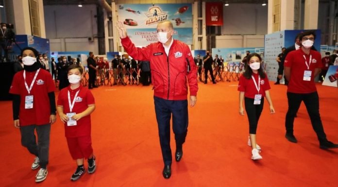 Cumhurbaşkanı Erdoğan, Gaziantep’te Teknofest Standlarını Gezdi