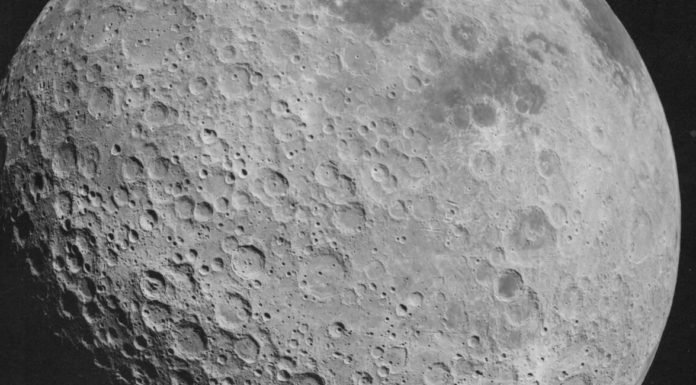 NASA, Ay Yüzeyinde Su Bulunduğunu Açıkladı