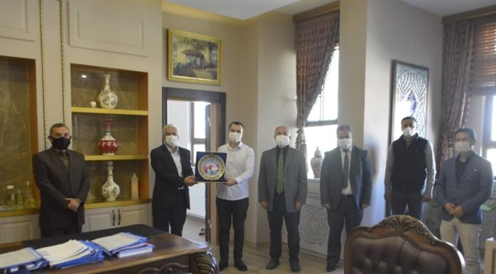 ‘Uçan Araba’ Tasarımı İle Türkiye Birinciliği Ödülü Aldılar