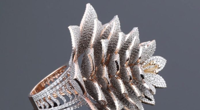 Üzerinde 7 bin 801 Pırlanta Bulunan Yüzük Guinness Rekorlar Kitabında