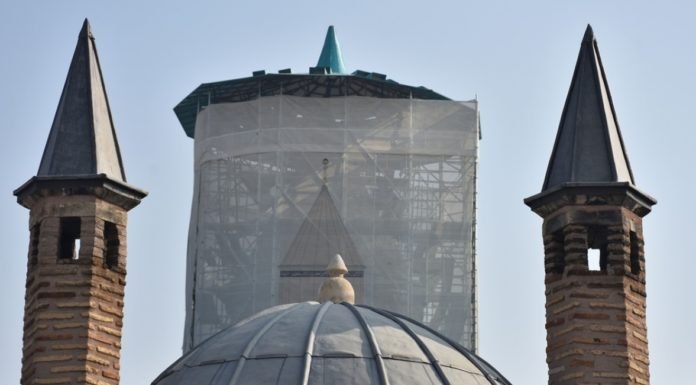 Mevlana Müzesi’nin Turkuaz Kubbesi ‘100 Ton Yük’ten Kurtarıldı