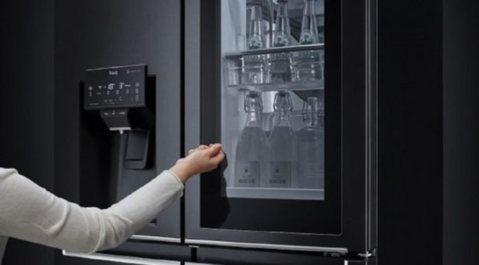 Bu Buzdolabı Sesli Komut İle Açılıyor