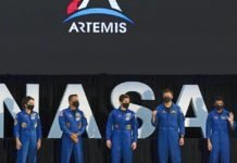 NASA, Ay’a Gidecek 18 Kişilik Ekibi Açıkladı