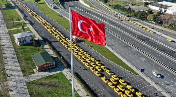 Yenikapı’da Taksicilerin Taksimetre Güncelleme Yoğunluğu Devam Ediyor