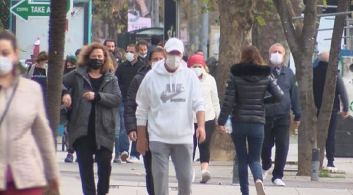 Kısıtlamaya Rağmen Bağdat Caddesi Doldu Taştı