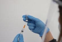 Koca, 65 Yaş Üzeri Vatandaşlarla 60 Yaş Üzeri Eşlerinin Aşılanmaya Başlanacağını Bildirdi