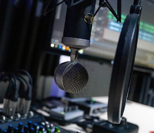 Teknolojiyle Dönüşen Radyo, Dünya Genelindeki Etkinliğini Sürdürüyor