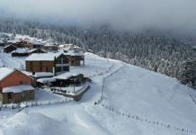 Beyaz Örtüyle Kaplanan Karadeniz Yaylaları Ziyaretçilerine Adeta Nefes Oluyor