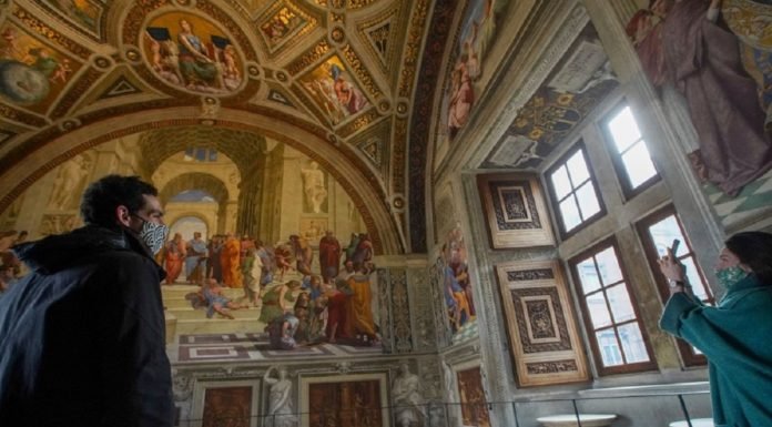 Vatikan Müzesi Açıldı