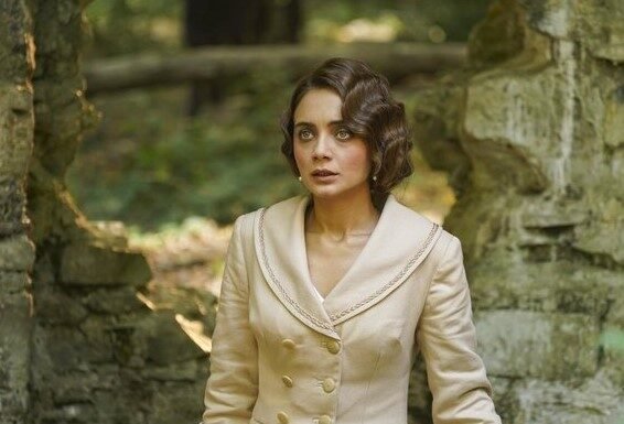 Aziz Dizisinin Başrolü Damla Sönmez Koronavirüse Yakalandı aziz dizisi damla sonmez korona