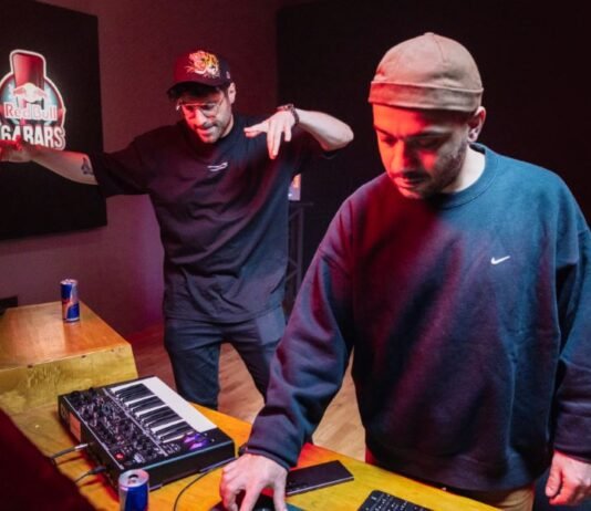 Red Bull 64 Bars Serisi Ozbi ve Da Poet ile Devam Ediyor Red Bull 64 Bars Serisi Ozbi ve Da Poet