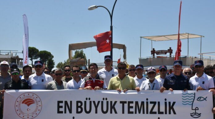 Güvercinlik Koylarında 7 Ton Atık Toplandı Güvercinlik Koylarında 7 Ton Atık Toplandı