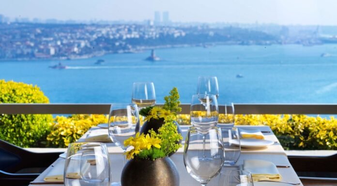 Şehrin Yeni Gastro-Terası; Izaka Terrace Şehrin Yeni Gastro-Terası; Izaka Terrace