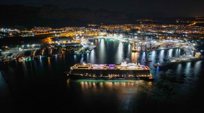 Lüks Yolcu Gemisi Mein Schiff 6 Antalya’ya Geldi Lüks yolcu gemisi Mein Schiff 6 Antalya’ya geldi