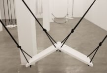 “Bir Işık Hüzmesi Üzerine” Taksim Sanat’ta! “Bir Işık Hüzmesi Üzerine” Taksim Sanat’ta!