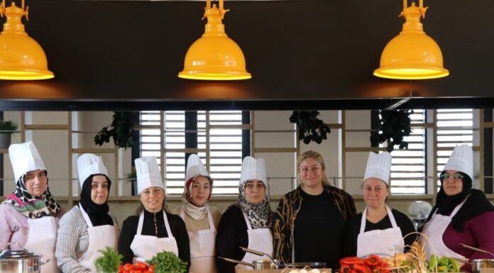 Beykoz’un Erguvanları Tezgâh Başına Geçti Beykoz’un Erguvanları Tezgâh Başına Geçti