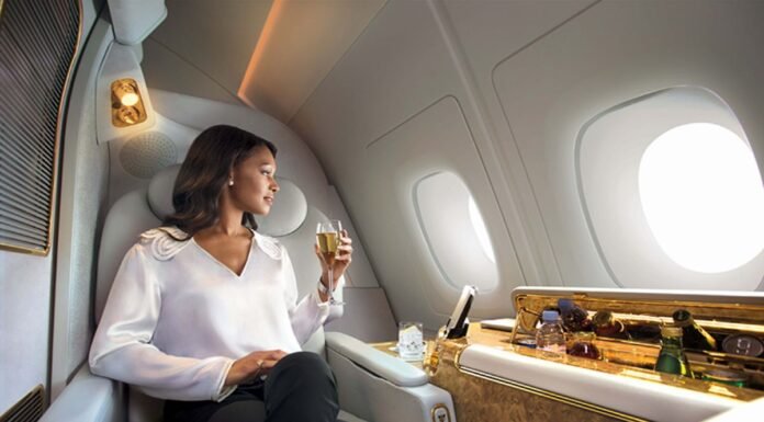 Emirates İle 40 Bin Feet Yükseklikte ''Yıldızların Tadı''na Bakın Dünyada En İyi Şampanyaları Servis Eden Tek Havayolu