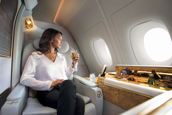 Emirates İle 40 Bin Feet Yükseklikte ''Yıldızların Tadı''na Bakın Dünyada En İyi Şampanyaları Servis Eden Tek Havayolu