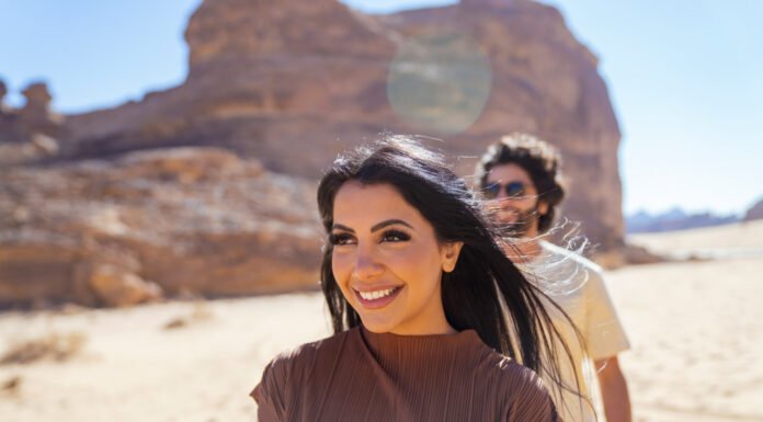 Kadınlar ve Gençler İçin Keşfedilmeyi Bekleyen Hazinelerin Kapıları Açılıyor Suudi Arabistan'ın yeni girişimleri özellikle kadınlar ve gençler için keşfedilmeyi bekleyen hazinelerin kapılarını açıyor